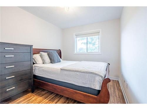 11-384 Limeridge Road E, Hamilton, ON - Indoor Photo Showing Bedroom