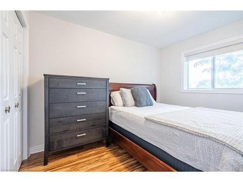 11-384 Limeridge Road E, Hamilton, ON - Indoor Photo Showing Bedroom