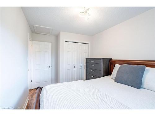 11-384 Limeridge Road E, Hamilton, ON - Indoor Photo Showing Bedroom