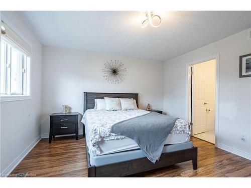 11-384 Limeridge Road E, Hamilton, ON - Indoor Photo Showing Bedroom