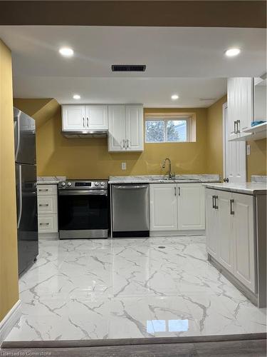 Lower-164 Wise Court, Hamilton, ON - Indoor Photo Showing Kitchen