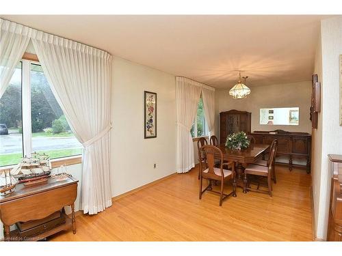 25 Silvercrest Drive, Hamilton, ON - Indoor Photo Showing Dining Room