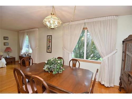 25 Silvercrest Drive, Hamilton, ON - Indoor Photo Showing Dining Room