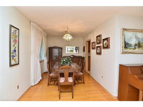 25 Silvercrest Drive, Hamilton, ON - Indoor Photo Showing Dining Room