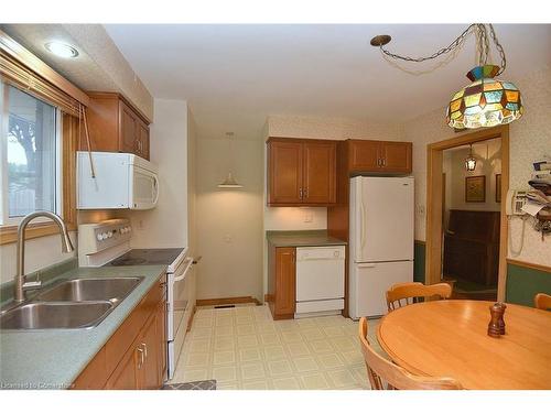 25 Silvercrest Drive, Hamilton, ON - Indoor Photo Showing Kitchen With Double Sink