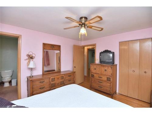 25 Silvercrest Drive, Hamilton, ON - Indoor Photo Showing Bedroom