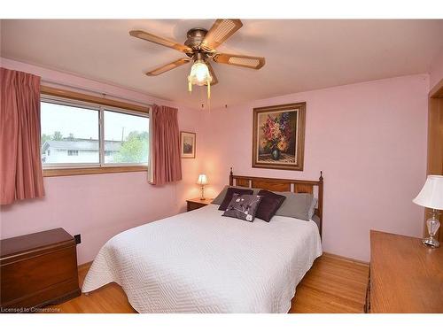 25 Silvercrest Drive, Hamilton, ON - Indoor Photo Showing Bedroom