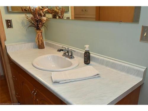 25 Silvercrest Drive, Hamilton, ON - Indoor Photo Showing Bathroom