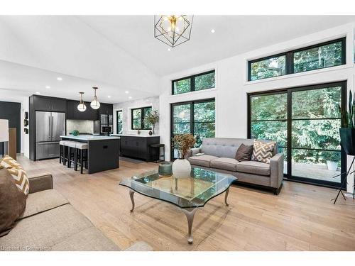 928 Glen Acres Court, Burlington, ON - Indoor Photo Showing Living Room