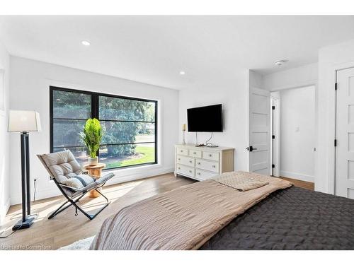 928 Glen Acres Court, Burlington, ON - Indoor Photo Showing Bedroom