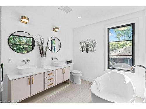 928 Glen Acres Court, Burlington, ON - Indoor Photo Showing Bathroom