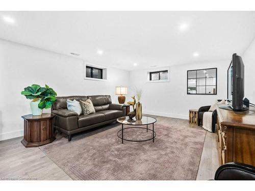 928 Glen Acres Court, Burlington, ON - Indoor Photo Showing Living Room