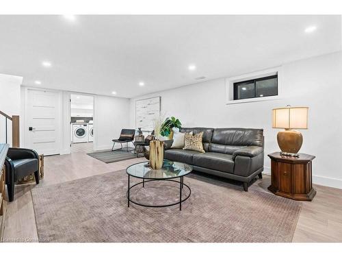 928 Glen Acres Court, Burlington, ON - Indoor Photo Showing Living Room