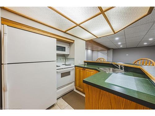 Lower-81 Hopkins Court, Hamilton, ON - Indoor Photo Showing Kitchen