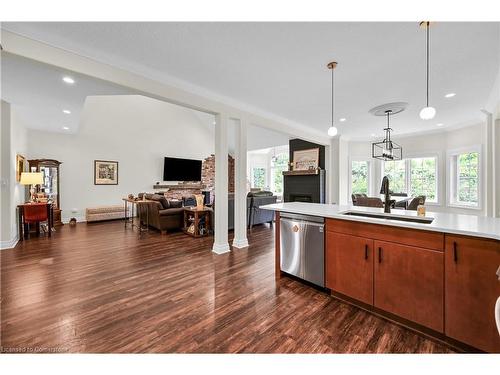 9-60 Dufferin Avenue, Brantford, ON - Indoor Photo Showing Kitchen