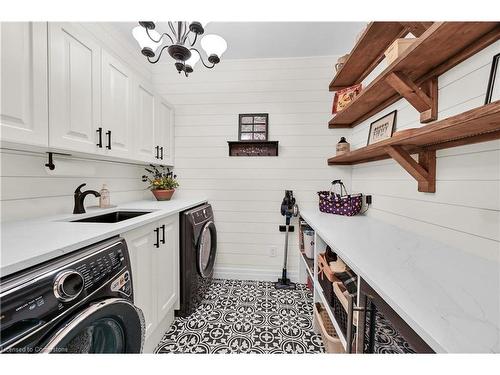 9-60 Dufferin Avenue, Brantford, ON - Indoor Photo Showing Laundry Room