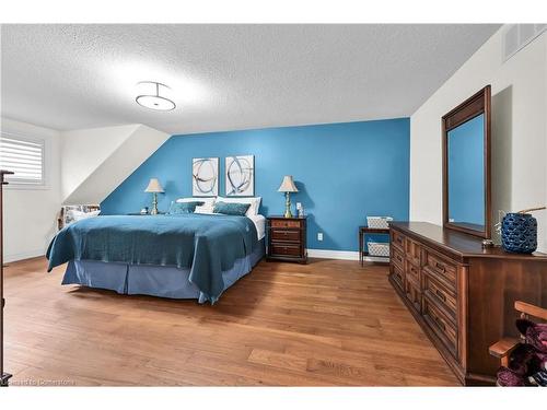 9-60 Dufferin Avenue, Brantford, ON - Indoor Photo Showing Bedroom