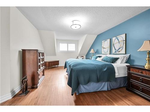 9-60 Dufferin Avenue, Brantford, ON - Indoor Photo Showing Bedroom