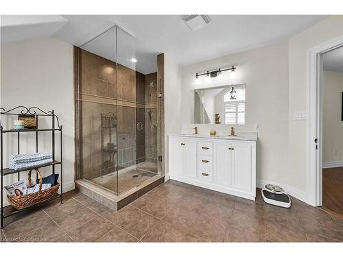 9-60 Dufferin Avenue, Brantford, ON - Indoor Photo Showing Bathroom