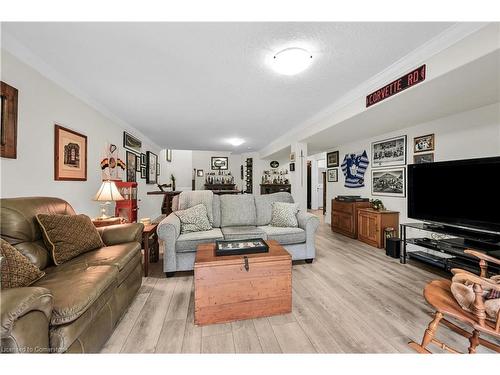 9-60 Dufferin Avenue, Brantford, ON - Indoor Photo Showing Living Room