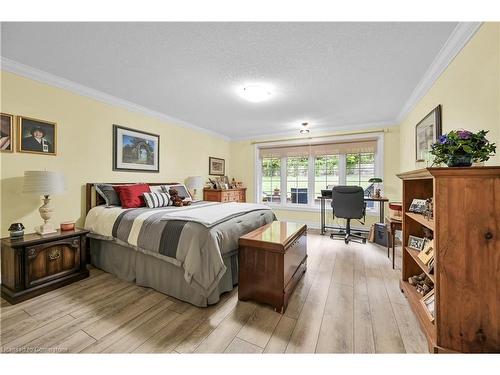 9-60 Dufferin Avenue, Brantford, ON - Indoor Photo Showing Bedroom