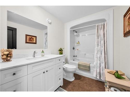 9-60 Dufferin Avenue, Brantford, ON - Indoor Photo Showing Bathroom