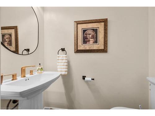 9-60 Dufferin Avenue, Brantford, ON - Indoor Photo Showing Bathroom