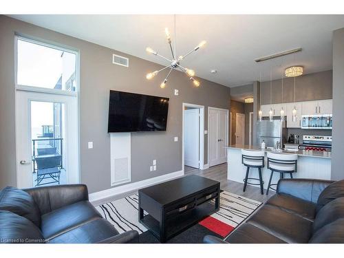 610-16 Concord Place, Grimsby, ON - Indoor Photo Showing Living Room