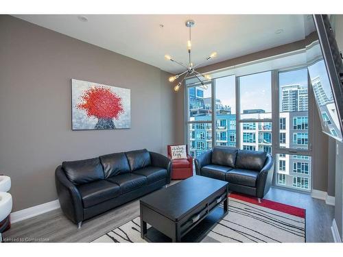 610-16 Concord Place, Grimsby, ON - Indoor Photo Showing Living Room