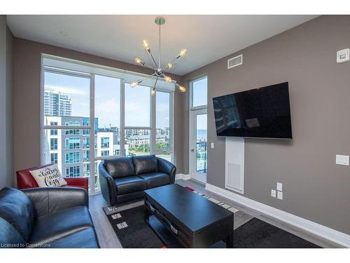 610-16 Concord Place, Grimsby, ON - Indoor Photo Showing Living Room