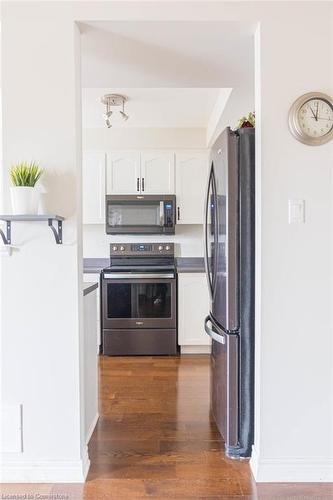 53-311 #8 Highway, Stoney Creek, ON - Indoor Photo Showing Kitchen