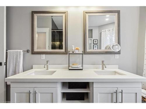 109 Ontario Avenue, Hamilton, ON - Indoor Photo Showing Bathroom