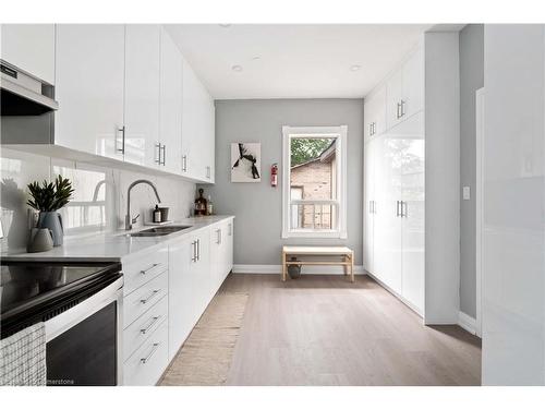 43 Fullerton Avenue, Hamilton, ON - Indoor Photo Showing Kitchen With Upgraded Kitchen