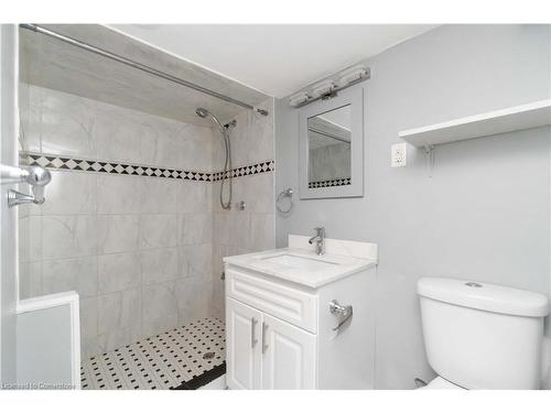 43 Fullerton Avenue, Hamilton, ON - Indoor Photo Showing Bathroom