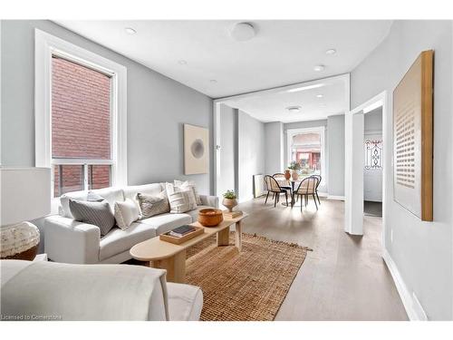 43 Fullerton Avenue, Hamilton, ON - Indoor Photo Showing Living Room