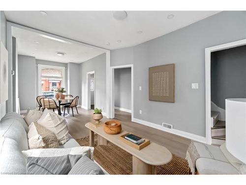 43 Fullerton Avenue, Hamilton, ON - Indoor Photo Showing Living Room