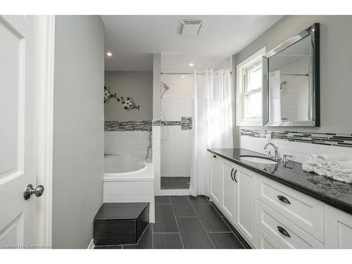 181 Millen Road, Stoney Creek, ON - Indoor Photo Showing Bathroom