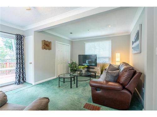 276 Bowman Street, Hamilton, ON - Indoor Photo Showing Living Room