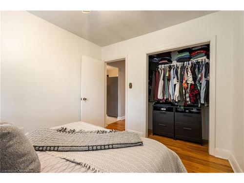 276 Bowman Street, Hamilton, ON - Indoor Photo Showing Bedroom