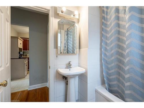 276 Bowman Street, Hamilton, ON - Indoor Photo Showing Bathroom