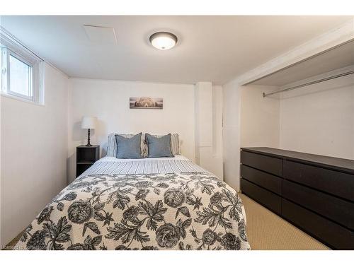 276 Bowman Street, Hamilton, ON - Indoor Photo Showing Bedroom