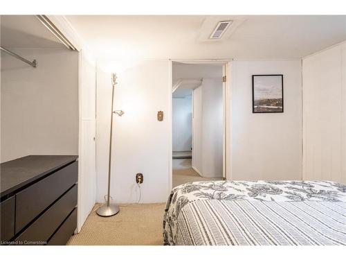 276 Bowman Street, Hamilton, ON - Indoor Photo Showing Bedroom