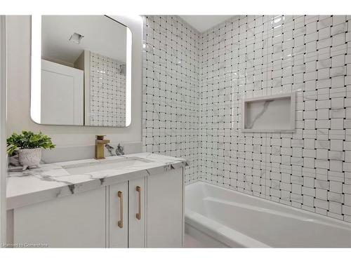 79 Trenholme Crescent, Hamilton, ON - Indoor Photo Showing Bathroom