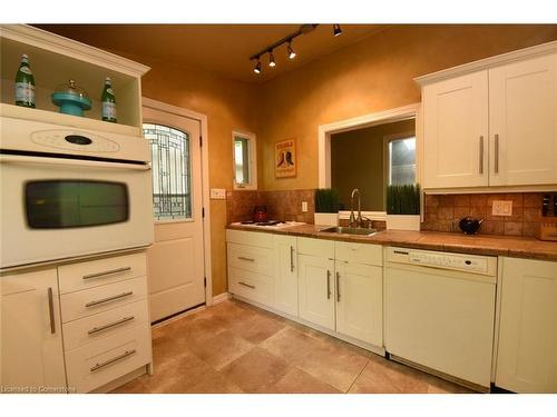 182 Old Ancaster Road, Dundas, ON - Indoor Photo Showing Kitchen