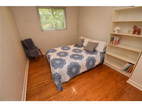 182 Old Ancaster Road, Dundas, ON - Indoor Photo Showing Bedroom