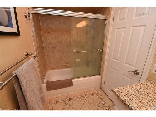 182 Old Ancaster Road, Dundas, ON - Indoor Photo Showing Bathroom