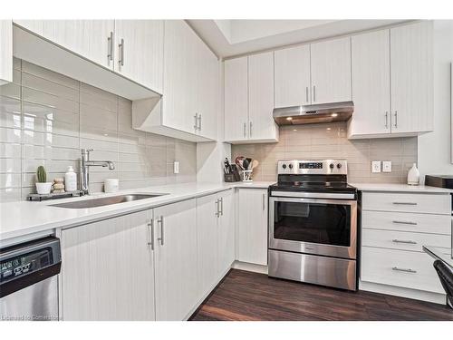 211-320 Plains Road E, Burlington, ON - Indoor Photo Showing Kitchen With Upgraded Kitchen