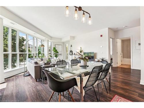 211-320 Plains Road E, Burlington, ON - Indoor Photo Showing Dining Room