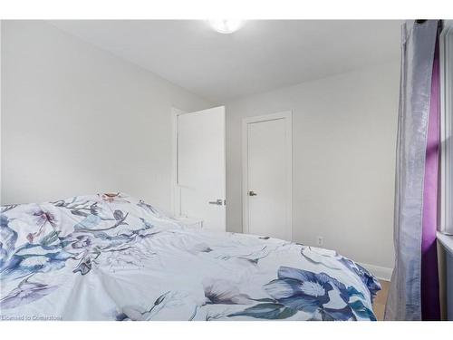 15 James Avenue, Brantford, ON - Indoor Photo Showing Bedroom