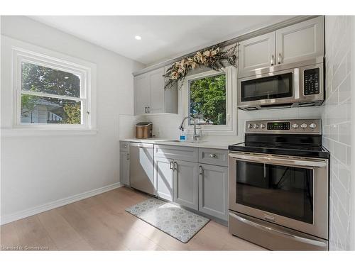 15 James Avenue, Brantford, ON - Indoor Photo Showing Kitchen